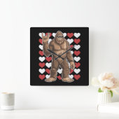 Bigfoot Valentijnsdag Funny Hearts Sasquatch Liefd Vierkante Klok (Huis)