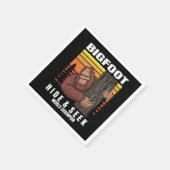 Bigfoot verstoppen in een boom retro servet (Hoek)