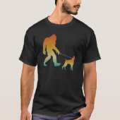 Bigfoot Walking Boxer Funny Sasquatch Huisdier Hon T-shirt (Voorkant)
