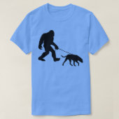 Bigfoot Walking Dog T-shirt (Design voorkant)
