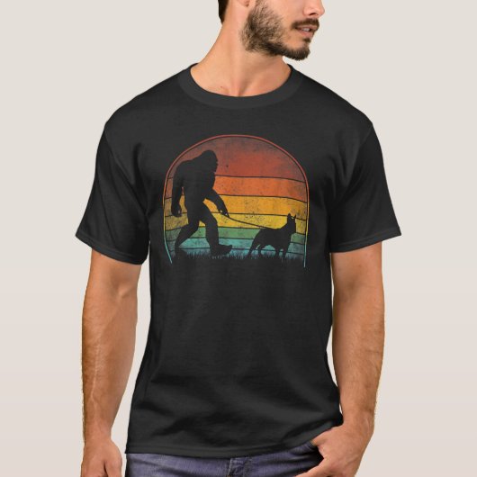Bigfoot Walking French Bulldog Sasquatch Hondenlie T-shirt (Voorkant)