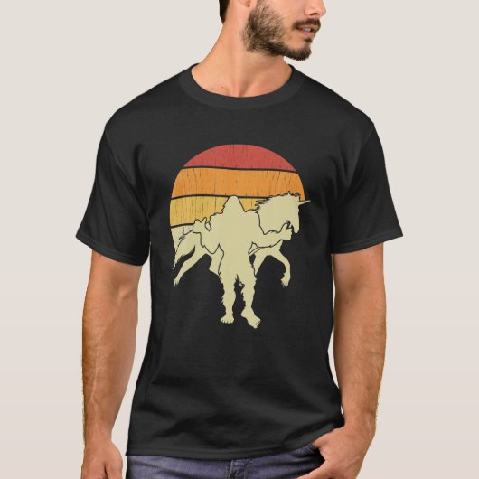 Bigfoot Walking Unicorn Horse Riding Funny Sasquat T-shirt (Voorkant)