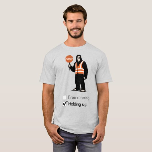 Bigfoot werkt als verkeersregelaar T-shirt (Voorkant volledig)