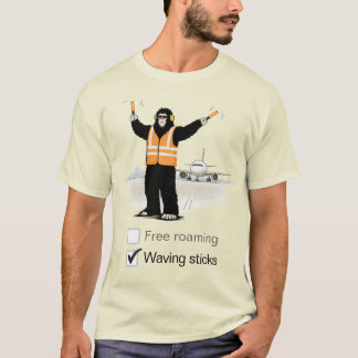 Bigfoot werkt bij het vliegveld T-shirt