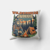 Bigfoot wildernis junkie retro ontwerp kussen (Achterkant)