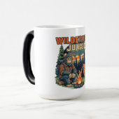 Bigfoot wildernis junkie retro ontwerp magische mok (Voorkant links)