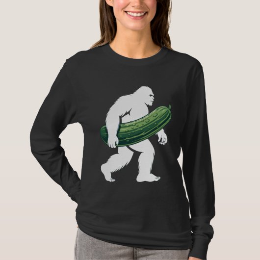 Bigfoot with Cucumber for Adventurous Campers and  T-shirt (Voorkant)