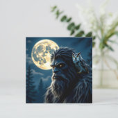 Bigfoot with Glowing Eyes and Owl on his Shoulder  (Staand voorkant)