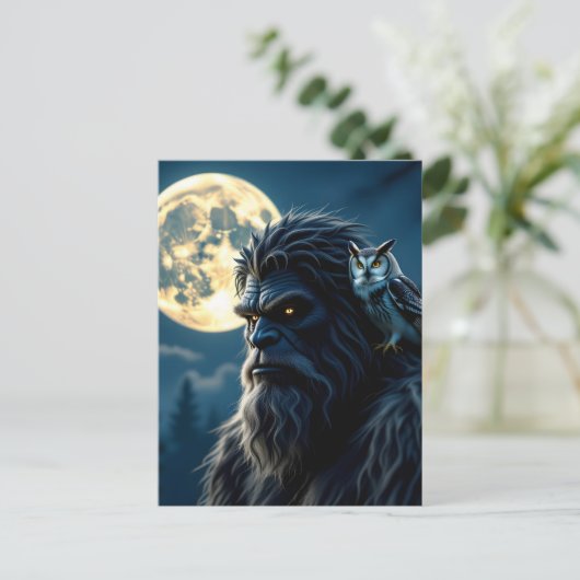 Bigfoot with Glowing Eyes and Owl on his Shoulder Briefkaart (Staand voorkant)