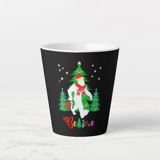 Bigfoot Yeti Sasquatch Kerstmis Geloof Kerstmis Latte Mok (Voorkant)