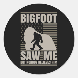 Bigfoot zag me Amerikaanse vlag Ronde Sticker