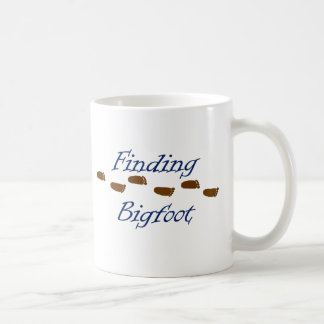 Bigfoot zoeken met voetafdrukken koffiemok
