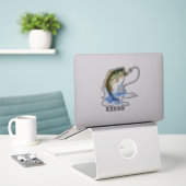 Bigmouth Bass Fish Sticker (Laptop op bureau)