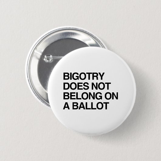 BIGOTERIE HOORT NIET OP EEN STEMBILJET RONDE BUTTON 5,7 CM (Voorkant /achterkant)