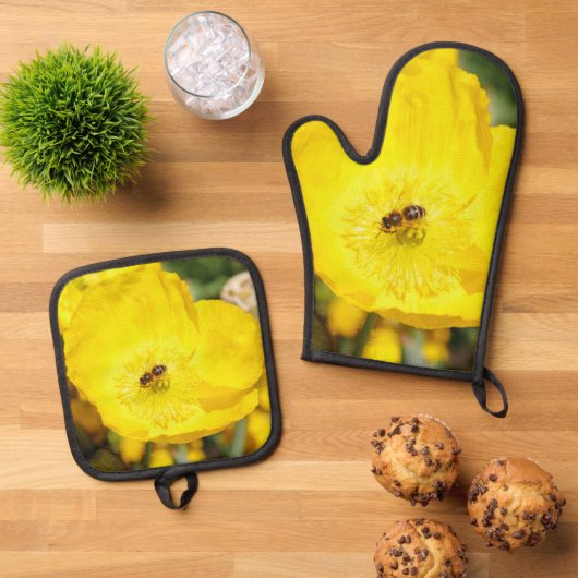 Bij badend in geel ovenwant & pannenlap set (Top down)