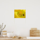 Bij bij gele courgettebloem klein poster (Keuken)