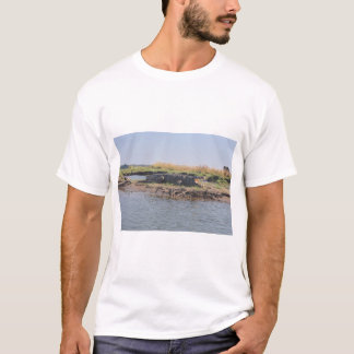 Bij Crocodile Cooling Off Near the Zambezi River. T-shirt