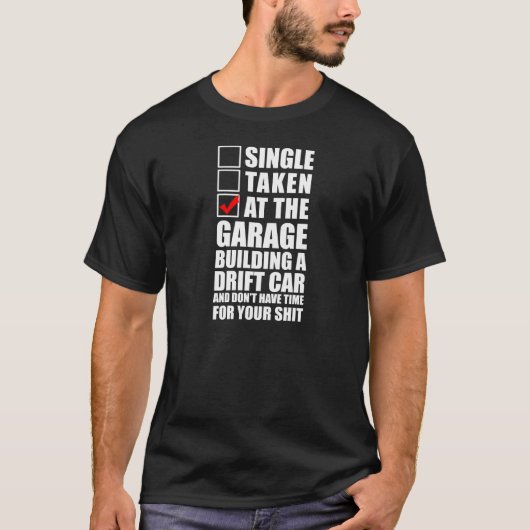 Bij de garage die een drijfauto bouwt t-shirt (Voorkant)