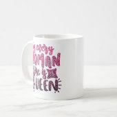 BIJ ELKE VROUW IS ER EEN KONINGGLITTERTYPOGRAFIE KOFFIEMOK (Voorkant links)