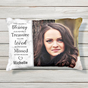 Bij het denken aan de herinnering aan de geheugenf accent kussen