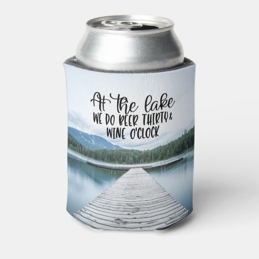 Bij het meer we deur bier dertig en wijn O'Clock Blikjeskoeler (Blikje Achterkant)