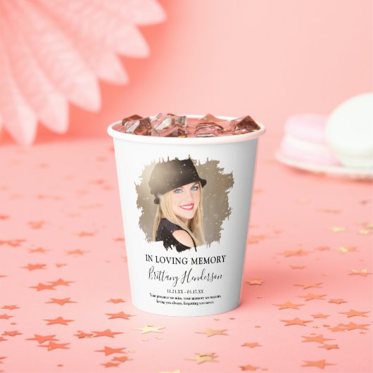 Bij het opslaan van geheugen | Foto Memorial Papieren Bekers (Insitu)