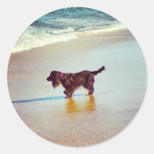 Bij het strand ronde sticker