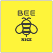 Bij is leuk met gele achtergrondontwerp sticker (Voorkant)