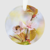 Bij op een kersenbloesem ornament (voorkant)
