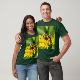 Bij op een vlinderonkruid bloem t-shirt