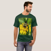 Bij op een vlinderonkruid bloem t-shirt (Voorkant volledig)
