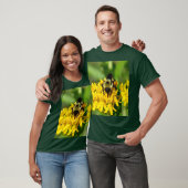 Bij op een vlinderonkruid bloem t-shirt (Unisex)