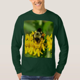 Bij op een vlinderonkruid bloem t-shirt