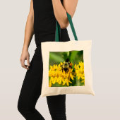 Bij op een vlinderonkruid bloem tote bag (Voorkant (product))