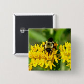 Bij op een vlinderonkruid bloem vierkante button 5,1 cm (Voorkant /achterkant)