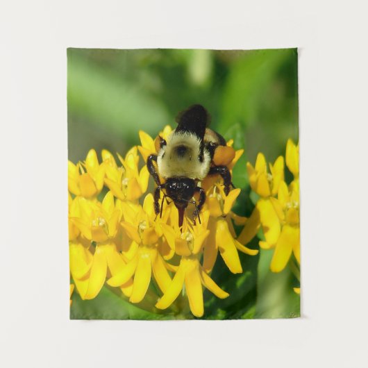 Bij op een vlinderonkruid bloem wandkleed (Voorkant)