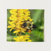 Bij op een vlinderonkruid bloem wandkleed (Voorkant (horizontaal))
