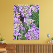 Bij op lavendelbloem canvas afdruk (Insitu (Woonkamer))