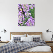 Bij op lavendelbloem canvas afdruk (Insitu (Slaapkamer))