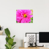 Bij op Roze Dahlia Bloem Fotografisch Poster (Thuiskantoor)