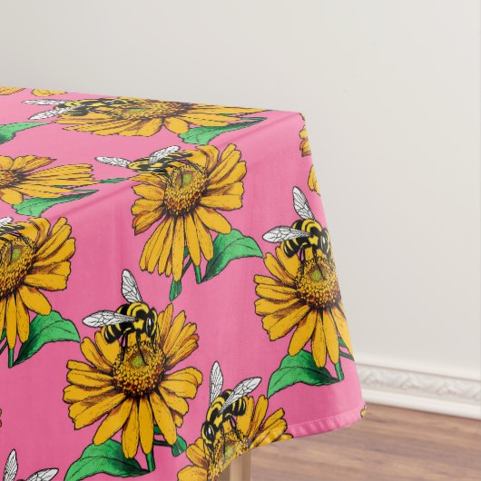 Bij op zonnebloem bloempatroon ontwerp roze tafelkleed (Voorbeeld)