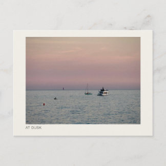 BIJ SCHEMERING — Botens op een Stille Zee Fotograf Briefkaart
