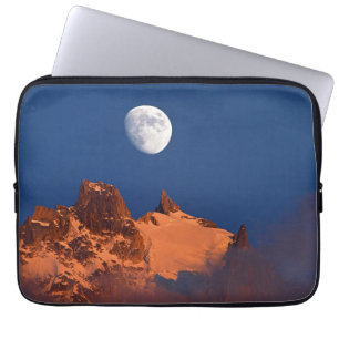 Bij zonsopgang   Aiguille du Plan Chamonix, Frankr Laptop Sleeve