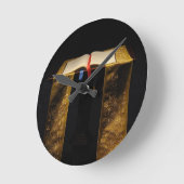 Bijbel in de kerk ronde klok (Hoek)