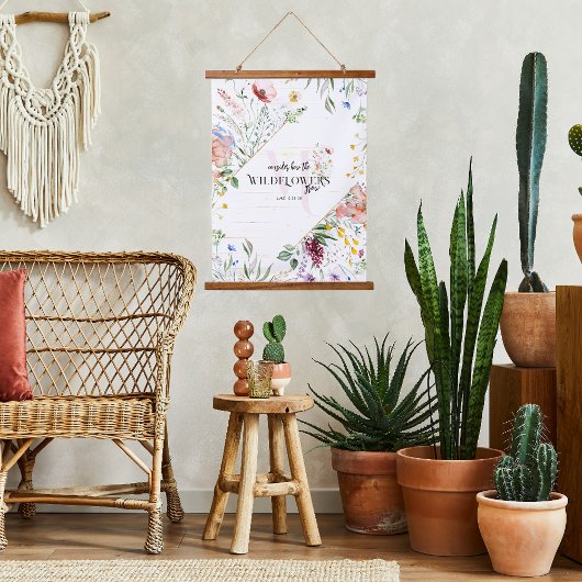 Bijbeltekst met wilde bloem | Initiaalmonogram Hangend Wandkleed
