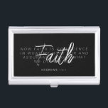 Bijbelvers Gepersonaliseerd Schriftgedeelte Christ Visitekaarthouder<br><div class="desc">Draag een geloofssymbool met deze gepersonaliseerde Christelijke Business Card Case, ontworpen om spirituele inspiratie te combineren met professionele stijl. Deze slanke, moderne visitekaartjes houder is ideaal om in je tas of broekzak te glijden, zodat je kaarten veilig en gemakkelijk bereikbaar blijven. De mogelijkheid om het te personaliseren met uw favoriete...</div>