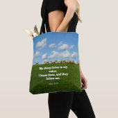 Bijbelvers, John 10:27, Mijn schapen.. Tote Bag (Dichtbij)