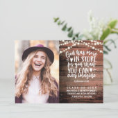 Bijbelverse foto Rustic String Lights Afstuderen Aankondiging (Staand voorkant)