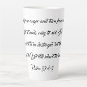 Bijbelverse Fret niet Psalm 37:8-9 latte Mok (Voorkant)