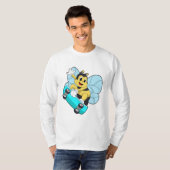 Bijen als Skater met skateboard T-shirt (Voorkant volledig)